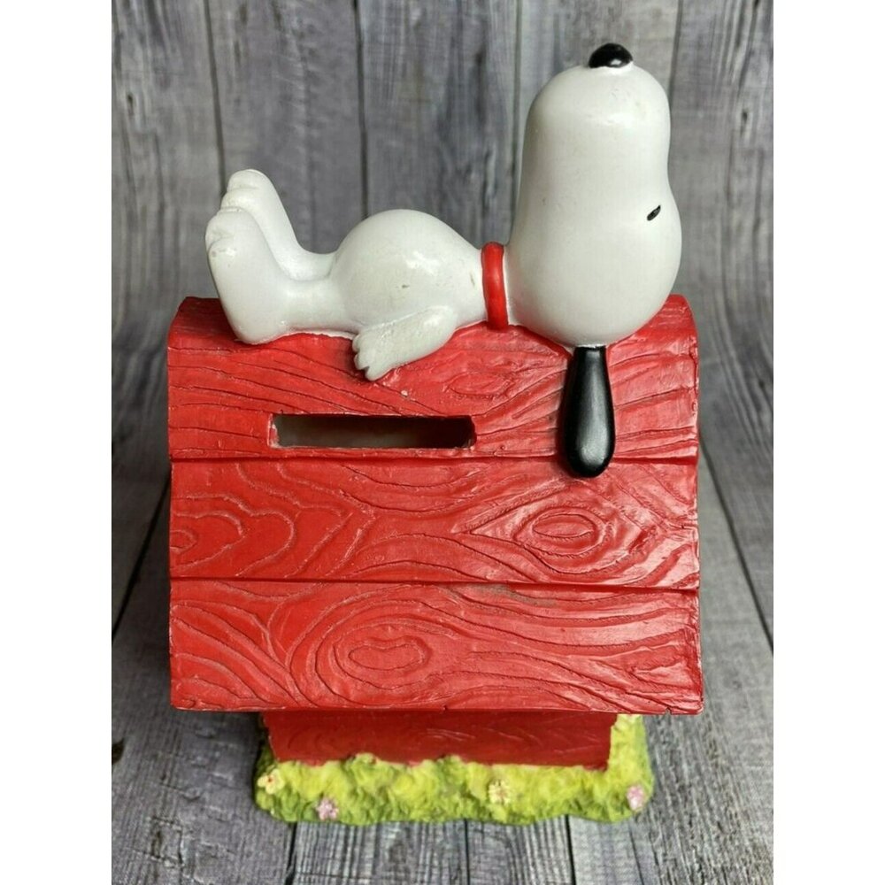 Vintage UFS Peanuts Snoopy Doghouse Bank Collectible